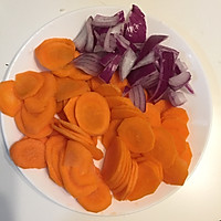 上班族的快手菜-胡萝卜炒肉#自选菜品#的做法图解1