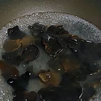 青椒木耳炒鸡蛋，鲜香浓郁～的做法图解2