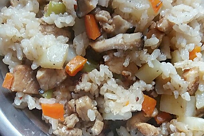 土豆香菇焖鸡饭