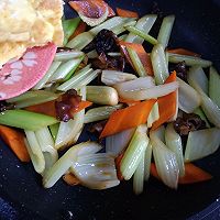 #米饭最强CP#三蔬炒鸡蛋的做法图解12