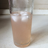 夏天冰凉清新的柠檬葡萄苏打水的做法图解4