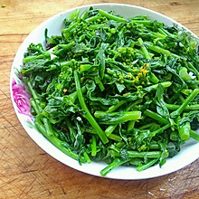 把春天吃进肚子里——炝炒油菜苔