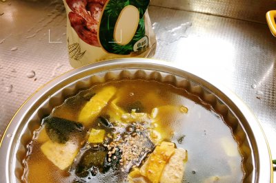 裙带菜豆腐汤