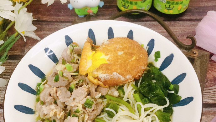 煎蛋肉片面