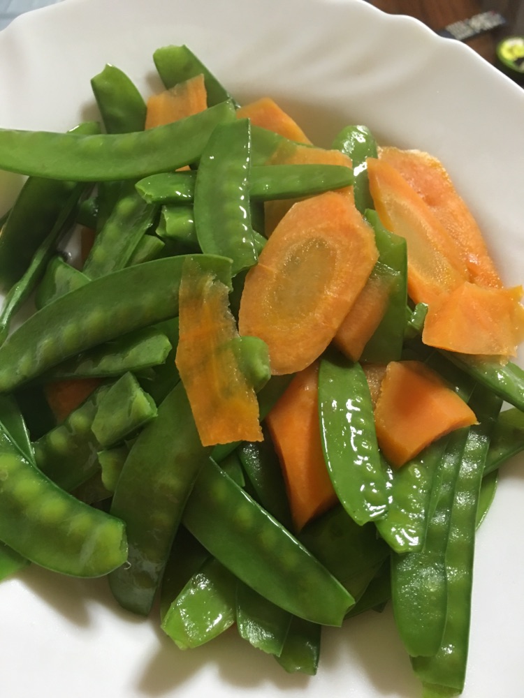 荷兰豆炒腊肉的做法图解2