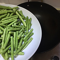 豇豆炒茄子的做法图解6