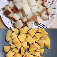 冬日养膘甜点——黄桃芝士吐司布丁的做法图解2