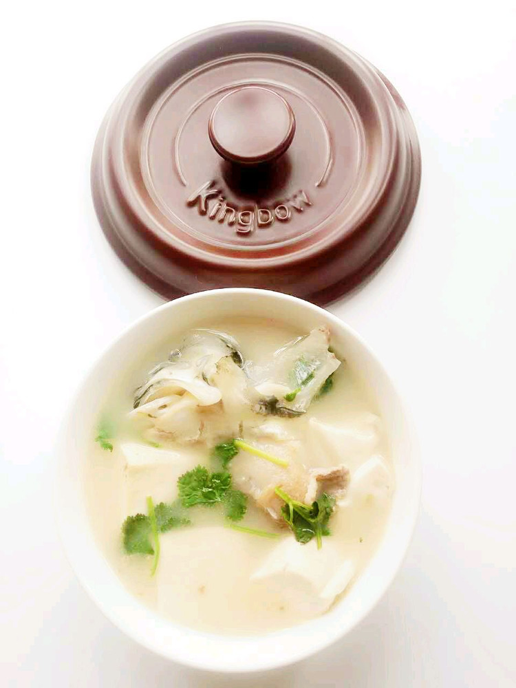 砂锅鱼头豆腐汤的做法