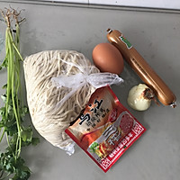 榨菜火腿炒面的做法图解1