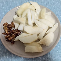 冰糖雪梨煲的做法图解3