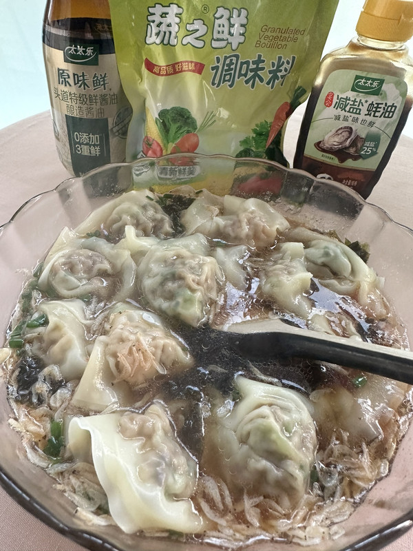 三鲜大馄炖  皮薄馅多 一口下去满满的幸福感