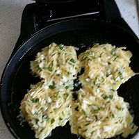 土豆鸡蛋饼的做法图解4