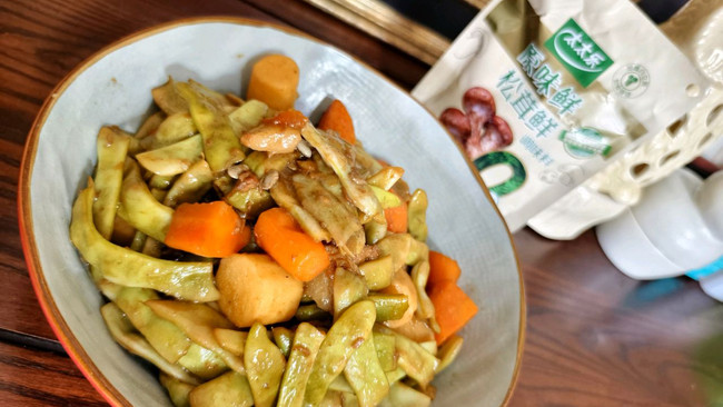 #夏日鲜味轻享健康#五花肉炖豆角的做法