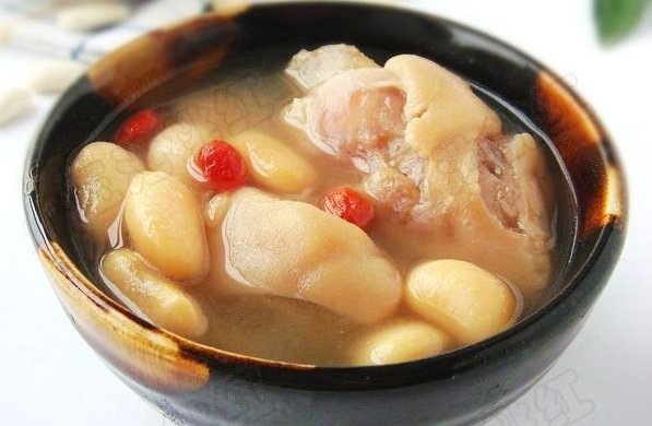 冬季暖胃又美容的汤——芸豆猪手汤