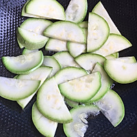 三色素菜炒的做法图解3