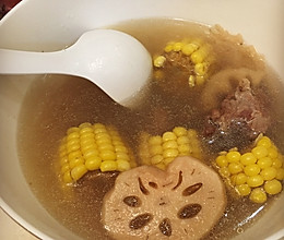 玉米排骨藕片汤的做法