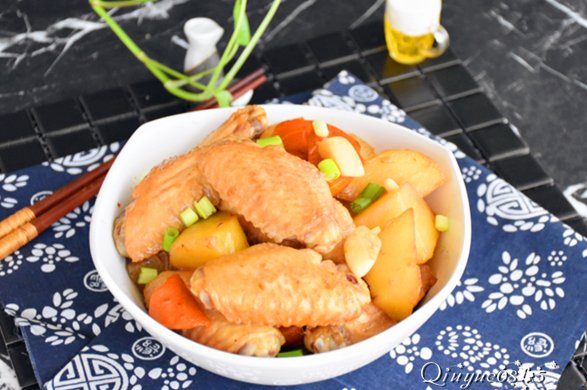 酱香胡萝卜土豆炖鸡翅