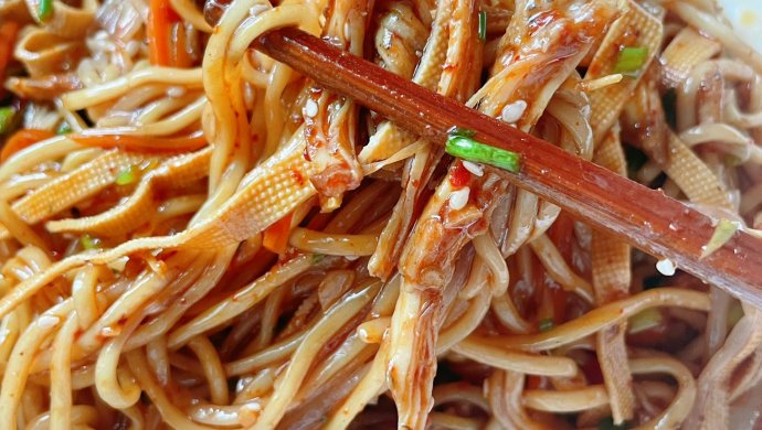 鸡丝凉面