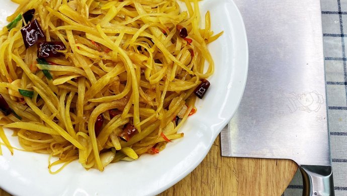 【酸辣土豆丝】酸辣可口，食欲大增