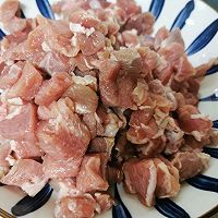 不输烧烤店的～私房烤羊肉串的做法图解3