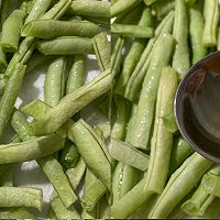 #莓语健康日记#非油炸‼️干煸豆角下饭菜家常菜的做法图解1