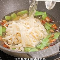 曾味黑松露豆角焖面的做法图解2