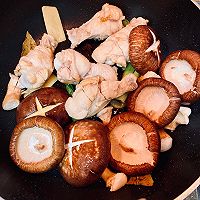 香菇麻辣小鸡腿的做法图解5