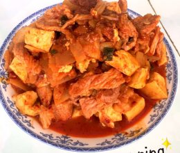 辣白菜炖五花肉（两人份）的做法