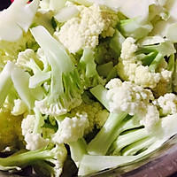 家常素炒花菜的做法图解1