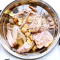 板栗啤酒鸭的做法图解2