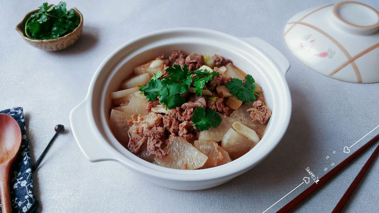 羊肉卷味汆萝卜的做法