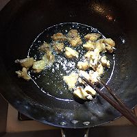 蒜香干煸土豆鸡翅的做法图解2