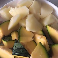 豆角土豆炖南瓜的做法图解2