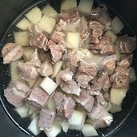 西红柿土豆炖牛腩的做法图解4
