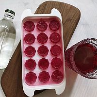 夏日冰饮 | 蔓越莓气泡水的做法图解3