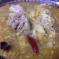 酸菜炖排骨的做法图解1