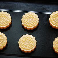 跟风做月饼，广式莲蓉月饼的做法图解5
