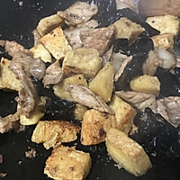 豆腐木耳烧肉的做法图解9