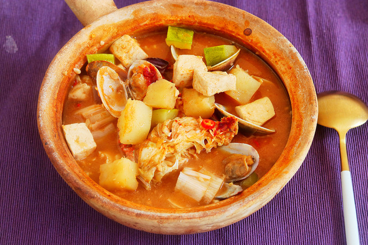 海鲜大酱汤￨暖胃又美味的做法