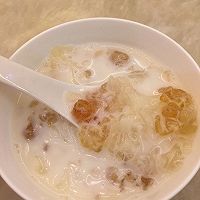 桃胶皂角米炖银耳的做法图解5