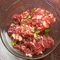 猪肉芹菜饺子（元宝馄饨包法）的做法图解4