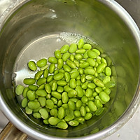 丝瓜白蘑菇烧毛豆米的做法图解1
