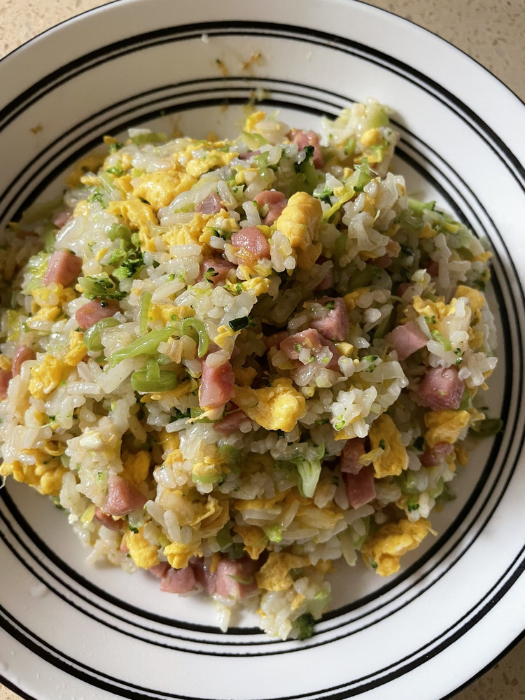 蔬菜蛋炒饭～多菜版哦的做法