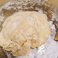 手揉版简单易做奶香小餐包（小面包）的做法图解2