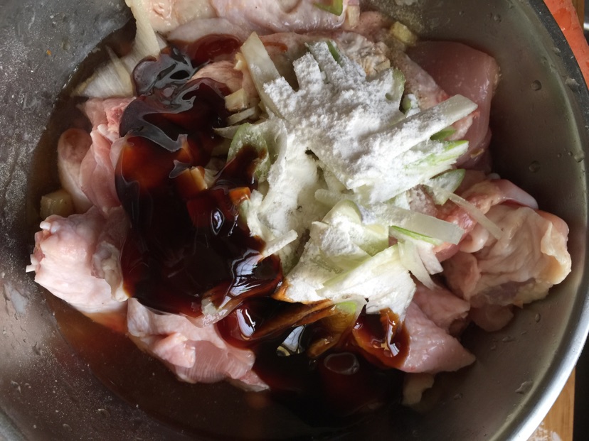 花菇蒸鸡腿的做法图解2