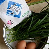 韭菜鸡蛋饼的做法图解1