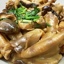 杂菇焖鸭爪