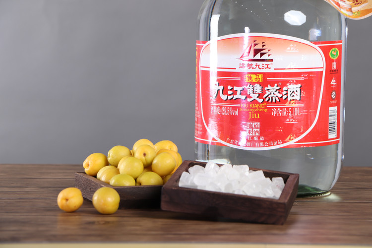 促进食欲且能祛暑的杏子酒的做法
