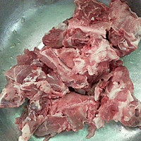 莲藕龙骨煲汤的做法图解1