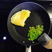 胸柿尖椒炒鸡蛋的做法图解4
